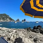 Lyla Vila Capri